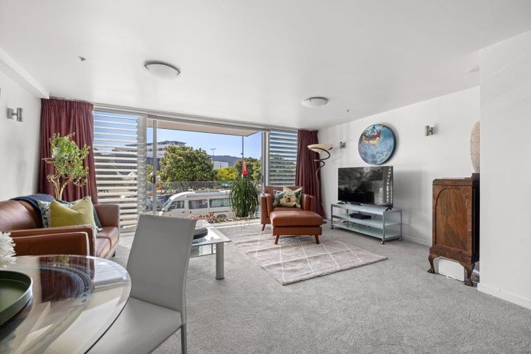 Photo of property in 10/74 Oriental Parade, Oriental Bay, Wellington, 6011