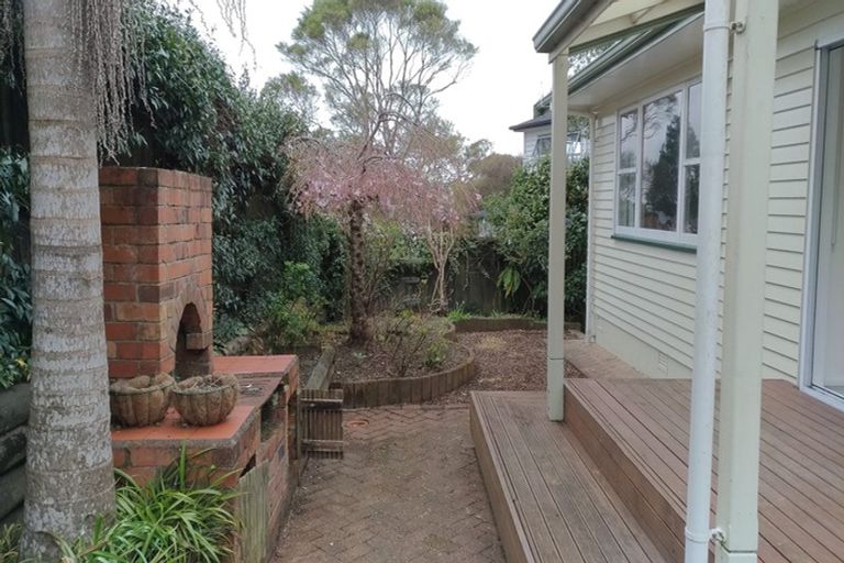 Photo of property in 19 Orion Place, Hillcrest, Auckland, 0627
