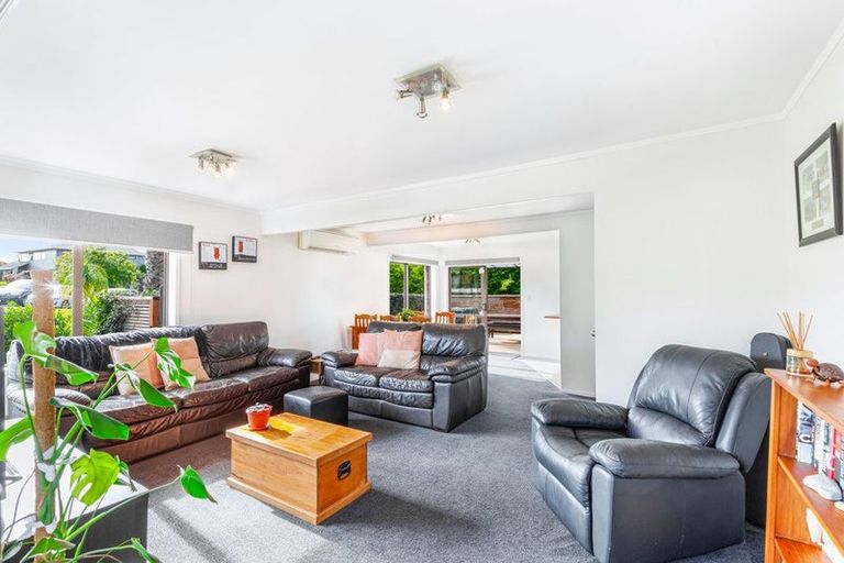 Photo of property in 9 Seagrove Road, West Harbour, Auckland, 0618