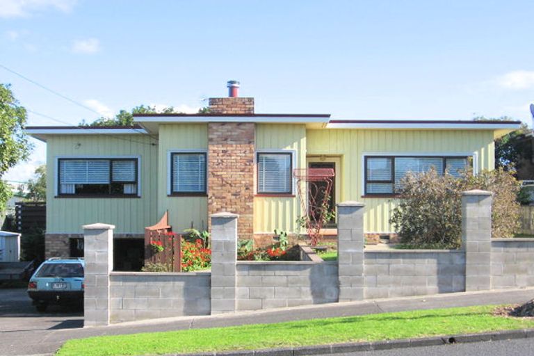 Photo of property in 3 Churchill Avenue, Manurewa, Auckland, 2102