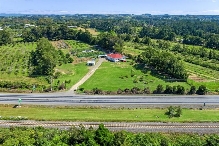 Photo of property in 529 State Highway 16, Kumeu, 0810