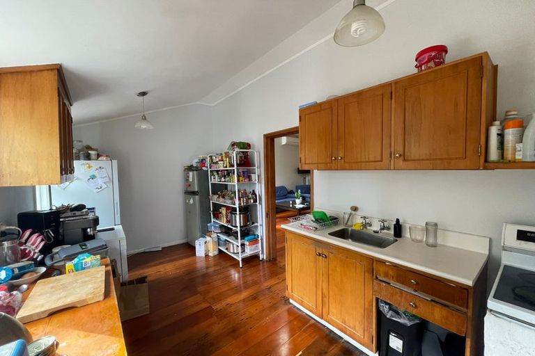 Photo of property in 11 Aorangi Terrace, Thorndon, Wellington, 6011
