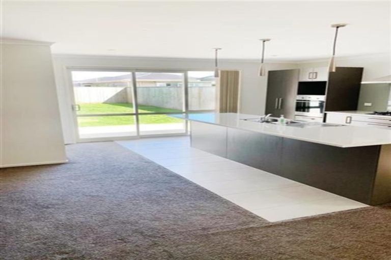 Photo of property in 70 Arion Road, Takanini, 2112