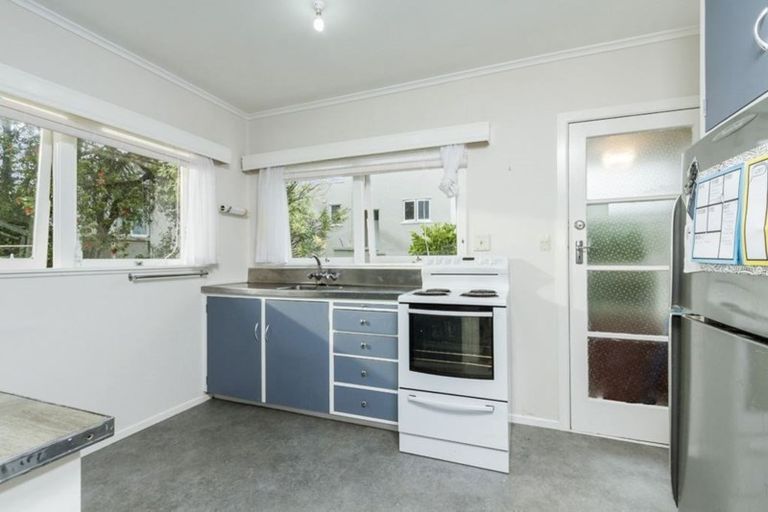 Photo of property in 1/32 Old Lake Road, Narrow Neck, Auckland, 0624