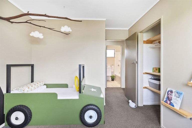 Photo of property in 76 Champion Street, Cannons Creek, Porirua, 5024