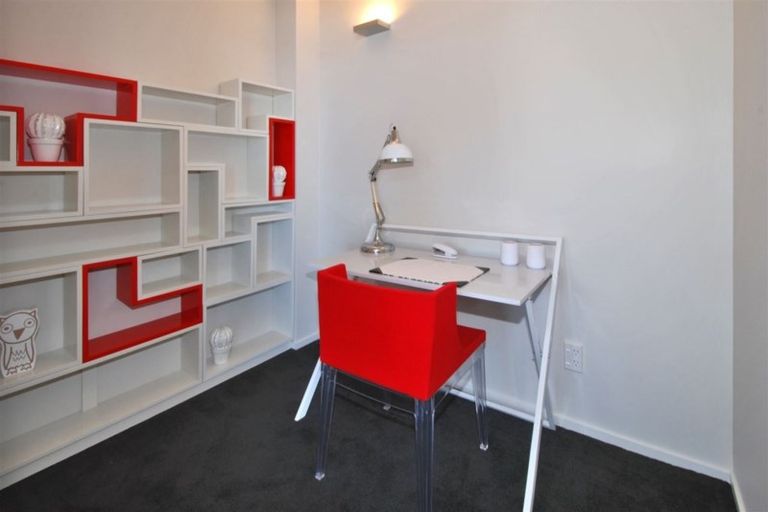 Photo of property in 10 Challenger Lane, Redcliffs, Christchurch, 8081