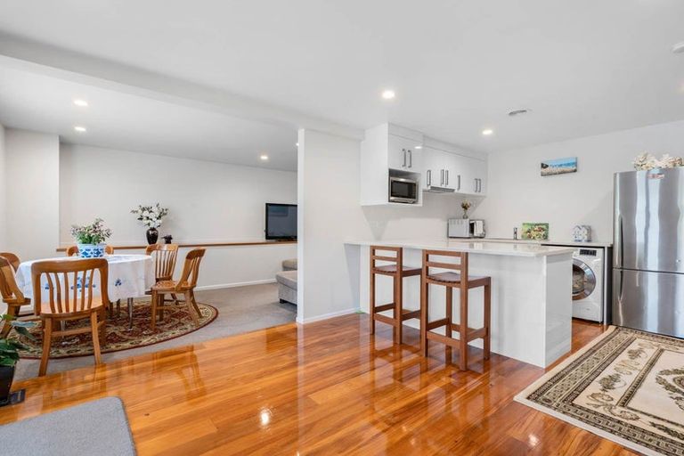 Photo of property in 19 Awaroa Road, Sunnyvale, Auckland, 0612