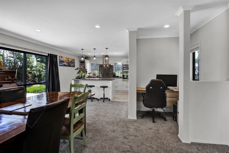 Photo of property in 1b Links Drive, Waiwhakaiho, New Plymouth, 4312