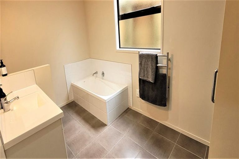 Photo of property in 74 Waikite Road, Welcome Bay, Tauranga, 3112