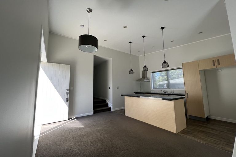 Photo of property in 9b Mackwood Place, Birkdale, Auckland, 0626