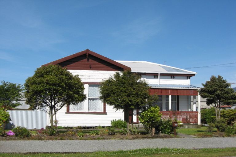 Photo of property in 129 Russell Street, Westport, 7825