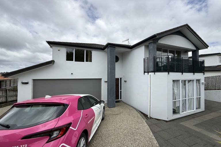 Photo of property in 18 Harrowglen Drive, Northcross, Auckland, 0632