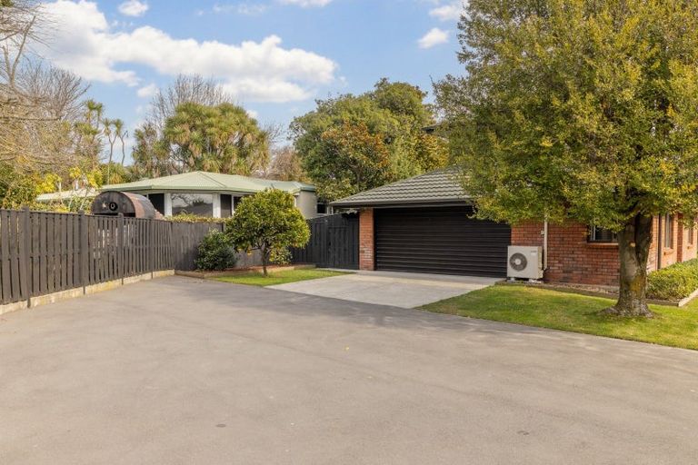 Photo of property in 10 Castle Way, Beckenham, Christchurch, 8023