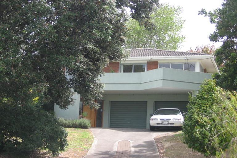 Photo of property in 15 Edgeworth Road, Glenfield, Auckland, 0629