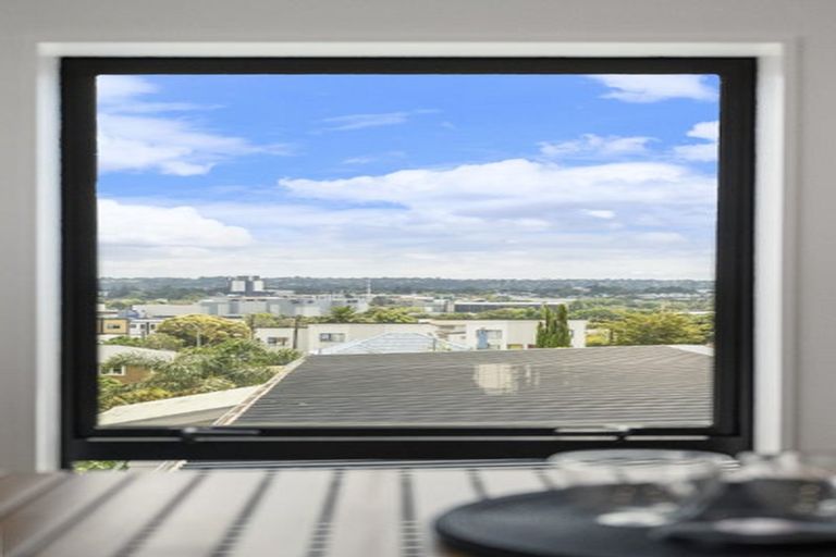 Photo of property in 2/16 James Laurie Street, Henderson, Auckland, 0612