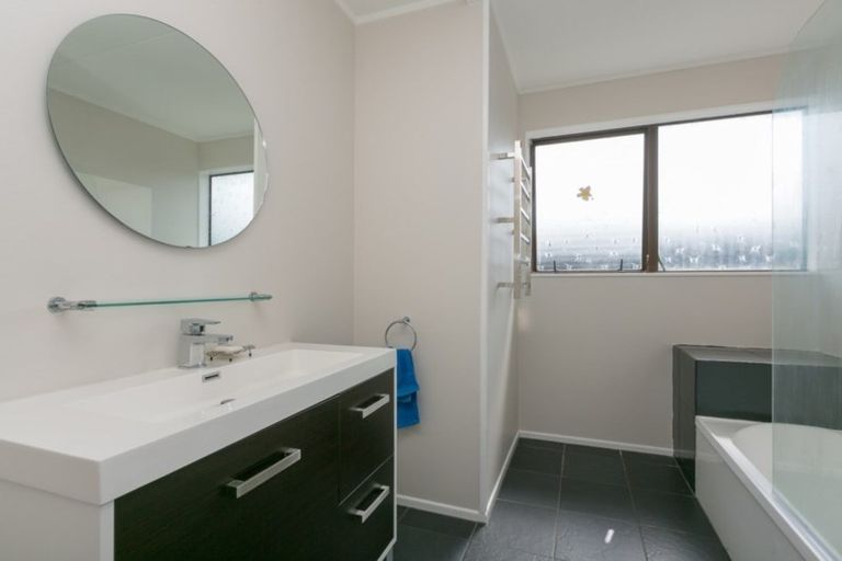 Photo of property in 10b Brierley Place, Marfell, New Plymouth, 4310