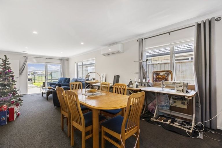 Photo of property in 28 Batty Street, Papamoa Beach, Papamoa, 3118