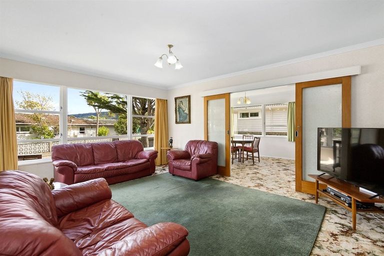 Photo of property in 10 Peckham Grove, Tawa, Wellington, 5028