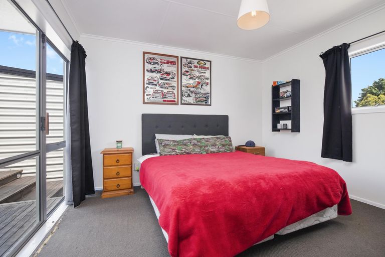 Photo of property in 11 Collingwood Road, Waiuku, 2123