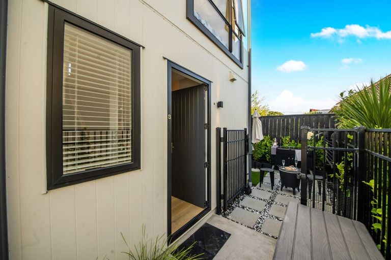 Photo of property in 8 Patariki Way, Beach Haven, Auckland, 0626