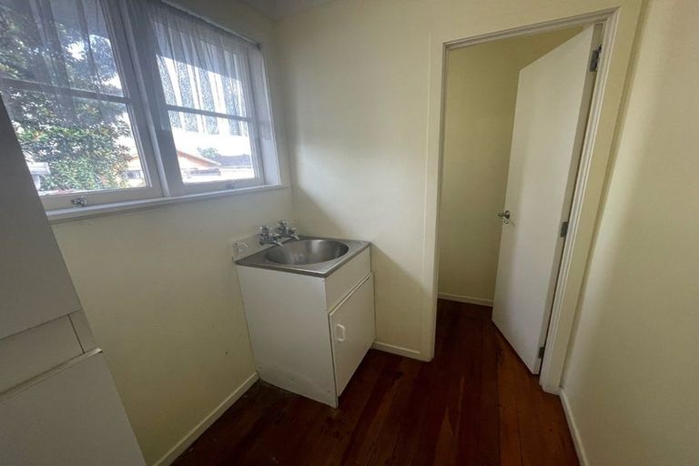 Photo of property in 12 Martin Road, Manurewa, Auckland, 2102