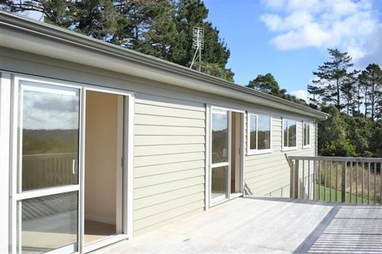 Photo of property in 4a Viridian Lane, Greenhithe, Auckland, 0632