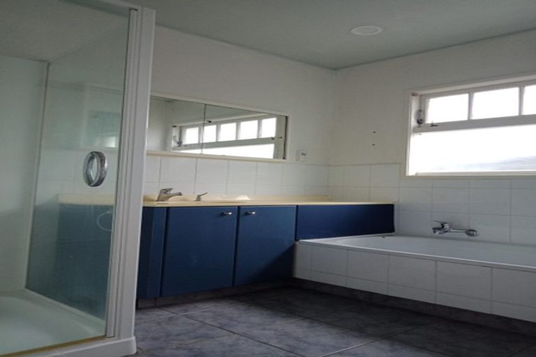 Photo of property in 18 Roysfield Lane, Sunnyhills, Auckland, 2010