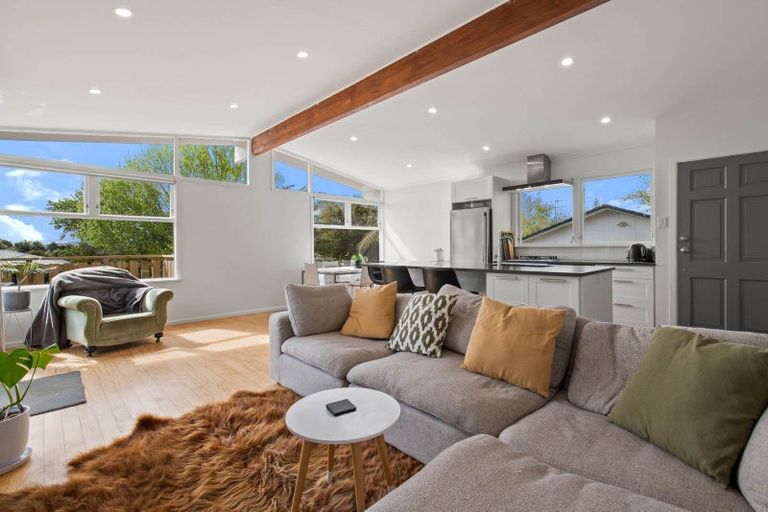 Photo of property in 15 Finlow Drive, Te Atatu South, Auckland, 0610