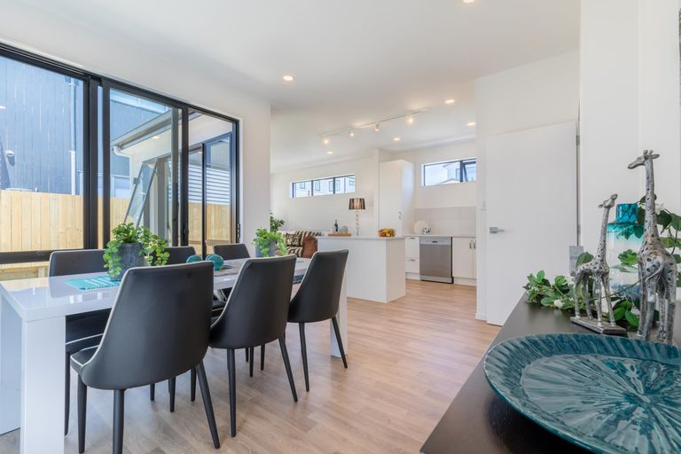 Photo of property in 72 Craigs Way, Hobsonville, Auckland, 0616