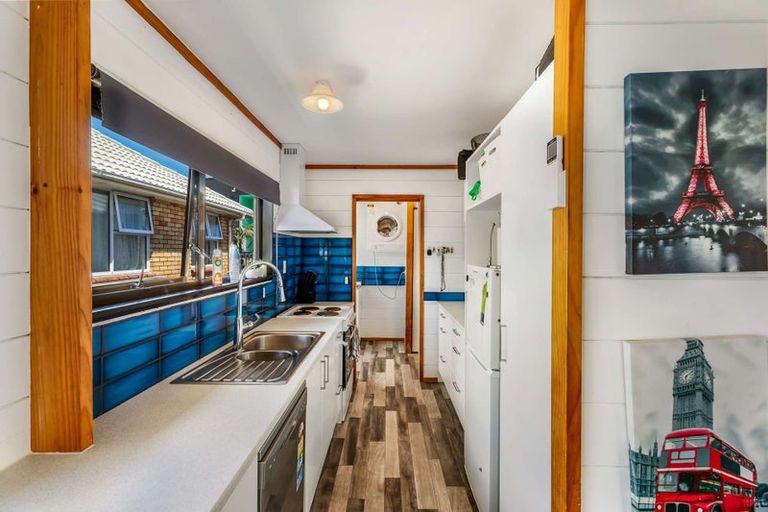 Photo of property in 2/32 Great South Road, Papakura, 2110