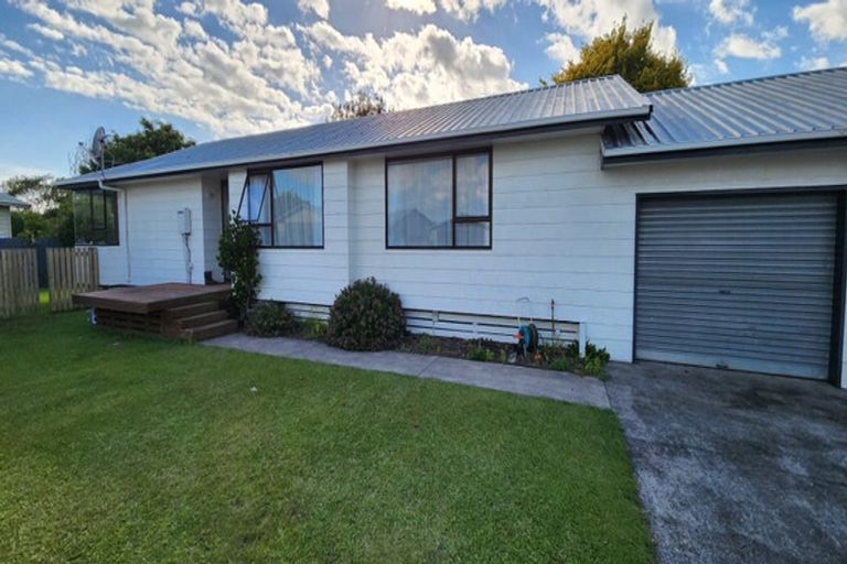 Photo of property in 10 Tawari Street, Inglewood, 4330