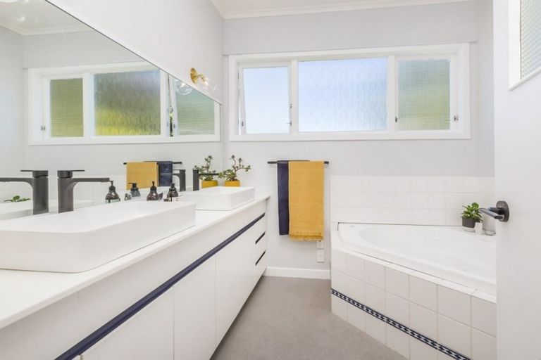 Photo of property in 62 Spencer Street, Crofton Downs, Wellington, 6035