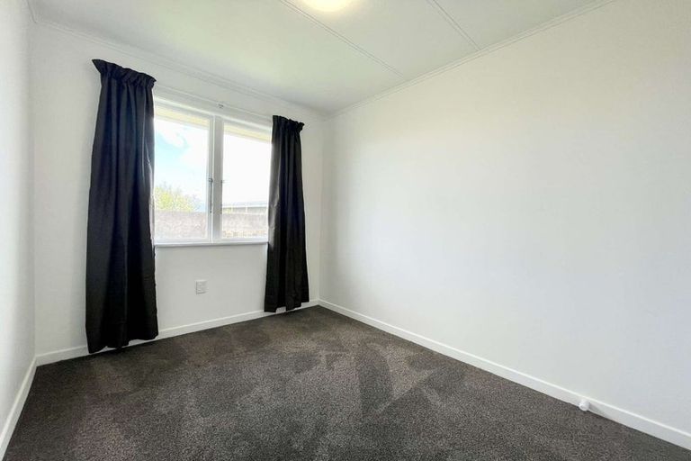 Photo of property in 4 Simons Street, Moturoa, New Plymouth, 4310