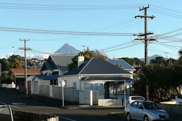 Photo of property in 9 Cutfield Road, New Plymouth, 4310