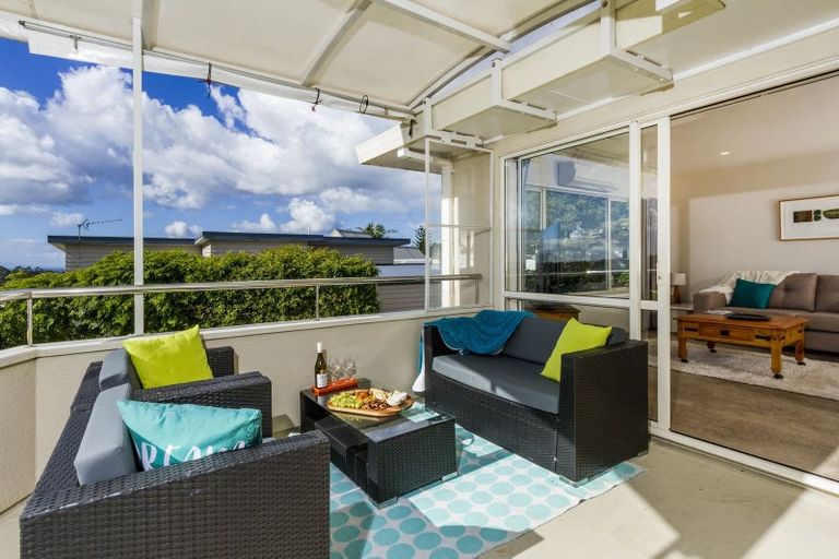 Photo of property in 3/133 Carlisle Road, Northcross, Auckland, 0632