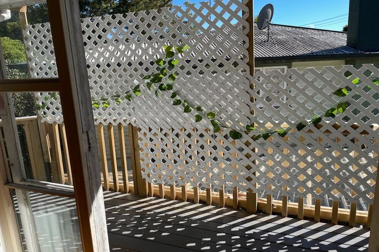 Photo of property in 26 Glen Marine Parade, Glendene, Auckland, 0602