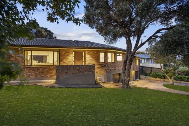 Photo of property in 37 Parkhill Road, Mellons Bay, Auckland, 2014