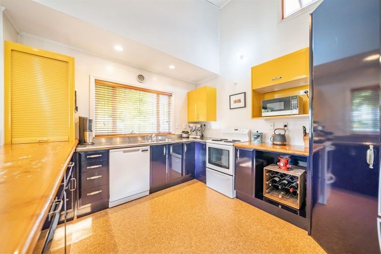 Photo of property in 24 Glen Road, Stokes Valley, Lower Hutt, 5019