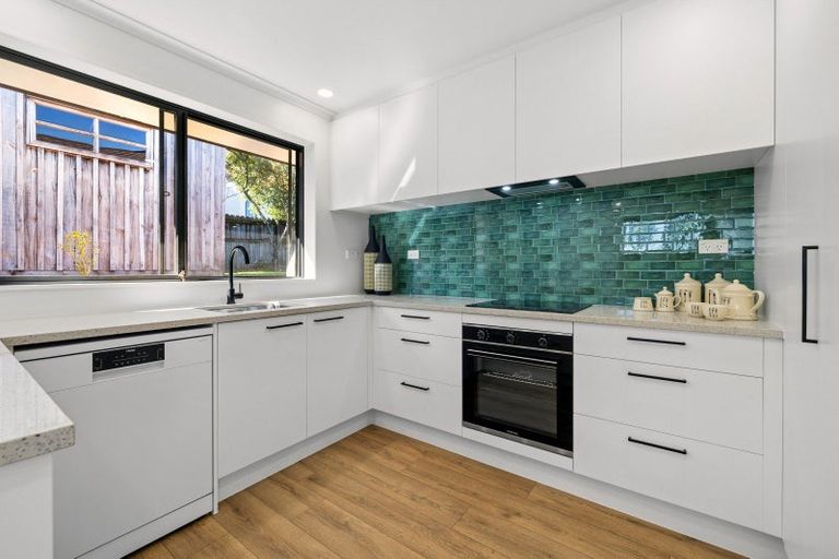 Photo of property in 9 Louvain Place, Greenhithe, Auckland, 0632