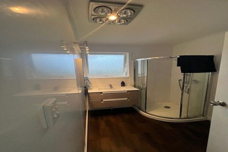 Photo of property in 11 Blue Way, Glendene, Auckland, 0602