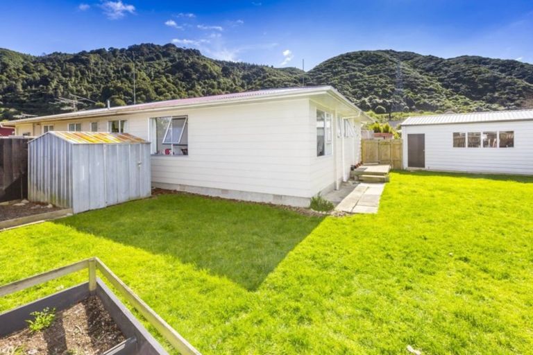 Photo of property in 50b Hartford Crescent, Totara Park, Upper Hutt, 5018