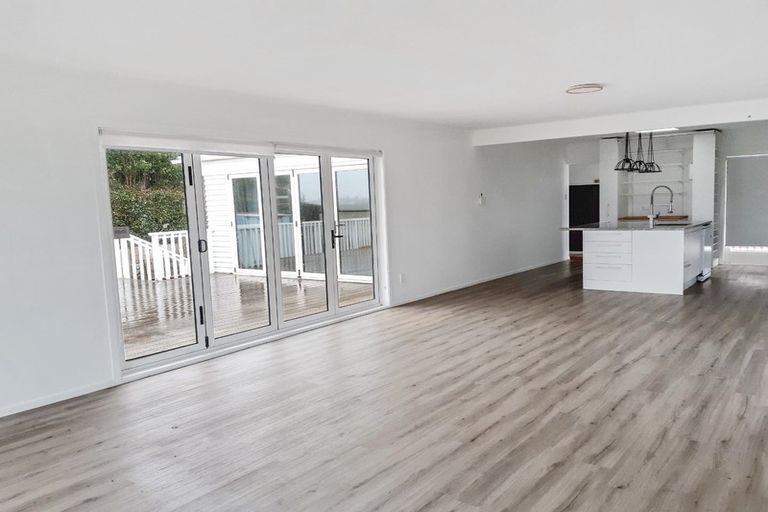 Photo of property in 110 Tiroroa Avenue, Te Atatu South, Auckland, 0610