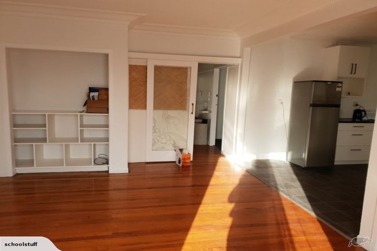 Photo of property in 6 Kaponga Crescent, New Lynn, Auckland, 0600