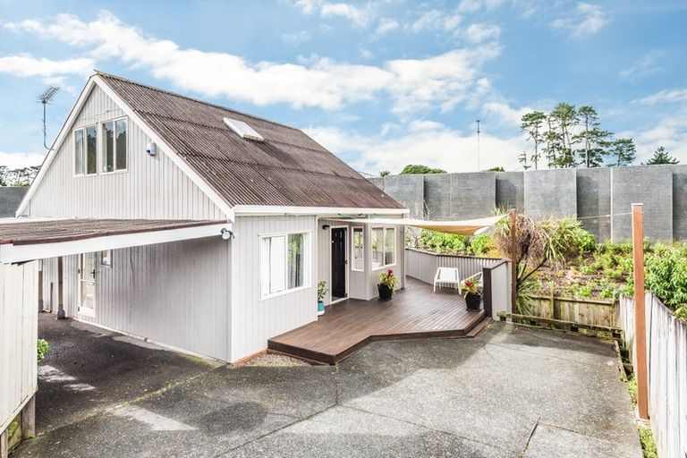 Photo of property in 1042a Great North Road, Point Chevalier, Auckland, 1022