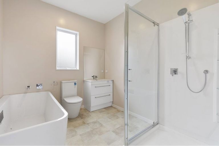 Photo of property in 24 Grumman Lane, Newlands, Wellington, 6037