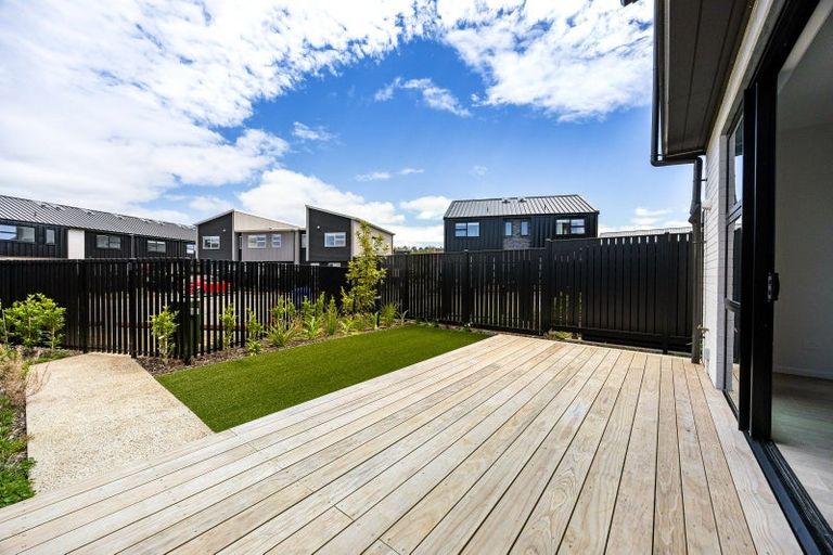 Photo of property in 680 Swanson Road, Swanson, Auckland, 0612