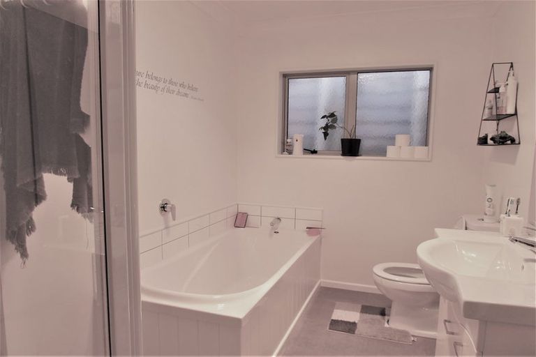 Photo of property in 15 Speldhurst Grove, Stokes Valley, Lower Hutt, 5019