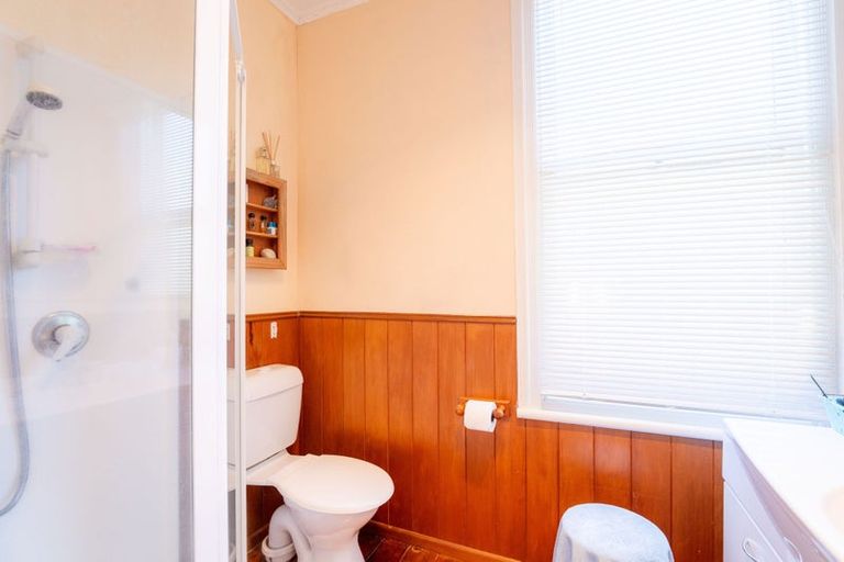 Photo of property in 72 Hinemoa Street, Birkenhead, Auckland, 0626