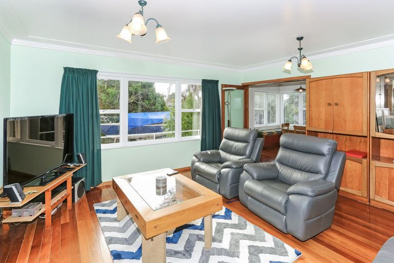 Photo of property in 8 Youngs Road, Papakura, 2110
