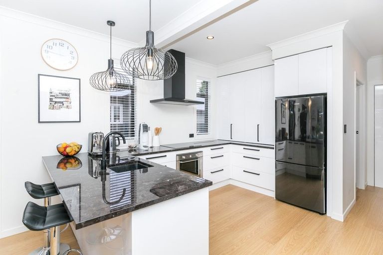 Photo of property in 16 Gillies Avenue, Claudelands, Hamilton, 3214